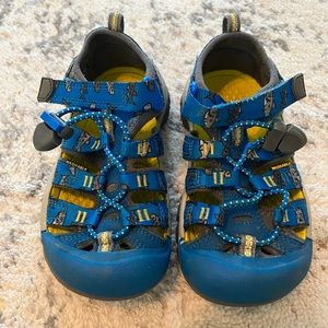 Toddler Keen Shark print - size 10